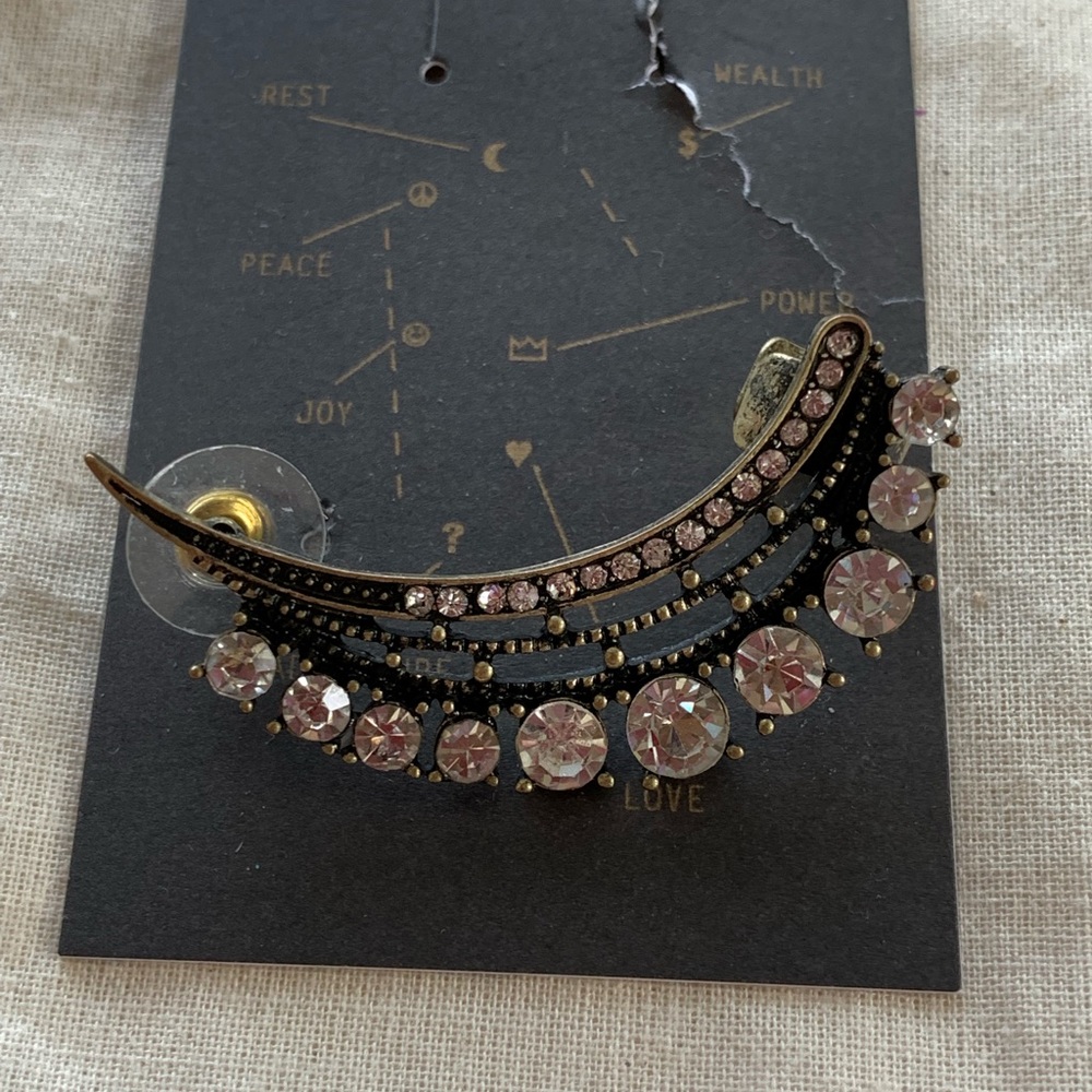 UO Ear Cuff